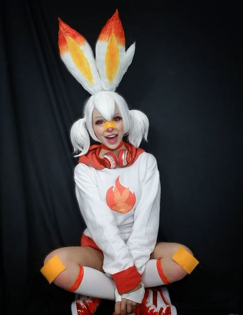 Halloween Pokemon Costumes, Scorbunny Costume, Pokemon Cosplay Female, Espeon Cosplay, Pokemon Outfits, Sobble Pokemon, Cosplay Pokemon, Gijinka Pokemon, Anime Cosplay Ideas