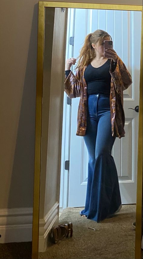 Curvy Bell Bottom Jeans Outfit, Bell Bottom Jeans Outfit Midsize, Grunge Bell Bottom Outfit, Dark Blue Bell Bottom Jeans Outfit, Bell Bottoms Outfit Plus Size, Bell Bottom Jeans Aesthetic, Bell Bottom Jeans Outfit Aesthetic, Boho Bell Bottoms Outfits, Blue Bell Bottoms Outfit