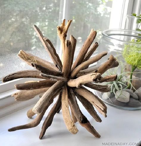 Driftwood Centerpiece, Diy Driftwood, Driftwood Candle, Driftwood Christmas Tree, Driftwood Diy, Driftwood Art Diy, Painted Driftwood, Driftwood Projects, Driftwood Wall Art