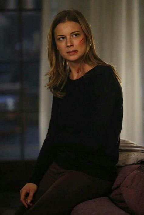 Revenge season 4 Episode 11 ''Epitaph" - Episode will air on jan. 4th 2015 - As Emily and Victoria grieve, David springs into action to protect his loved ones. #season4 #4X11 Revenge Abc, Revenge Tv Show, Revenge Series, Revenge Fashion, Amanda Clarke, Amanda Clark, Josh Bowman, Emily Thorne, Sharon Carter