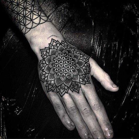 Flower Of Life Mandala tattoo on the right hand Hand Mandala, Flower Of Life Mandala, Flower Of Life Tattoo, Sacred Geometry Tattoo, Flower Tattoo Shoulder, Tattoo Hand, Flower Tattoo Sleeve, Mandalas Painting, Mandalas Drawing