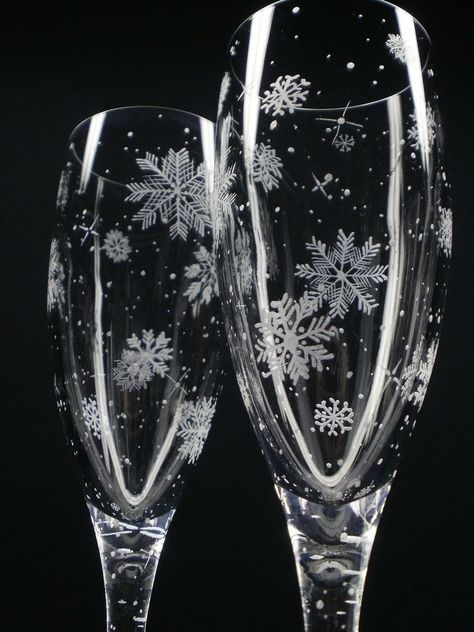 Etching Glassware Diy, Etching Patterns, Dremel Engraving, Glass Etching Diy, Engraved Champagne Flutes, Etching Diy, Glass Etching Projects, Diy Engraving, Elegant Glasses