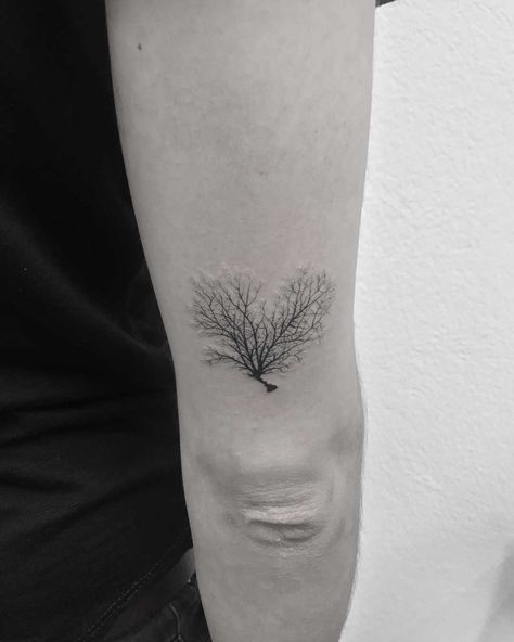 Sea fan tattoo by Oliver Whiting inked on the right arm Sea Fan Tattoo, Sea Anemone Tattoo, Anemone Tattoo, Seashell Tattoo, Related Tattoos, Seashell Tattoos, Green Tattoos, Marine Science, Fan Tattoo