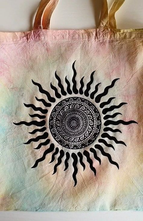 Mandala Art On Fabric, Fabric Painting On Tshirts, Hand Painted Bags Ideas, Tshirt Painting Ideas Creative, Pouch Painting, Fabric Bag Design, Painted Canvas Bags, Handpainted Tote Bags, Painted Handbag