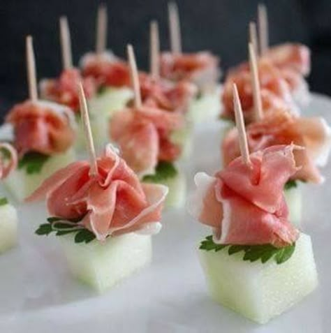 Make Ahead Christmas Appetizers, Small Appetizers, Party Finger Foods, Christmas Appetizers, Party Food Appetizers, Food Platters, Party Snacks, Wedding Food, Appetizers For Party