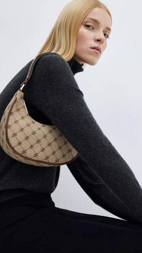 There’s nothing better than getting a luxury look on a budget, which is why we’ve found the 5 best high street handbags that will give you the designer look for less Cosy Aesthetic, Oversized Wool Coat, Zipper Jumpsuit, Straw Basket, Basket Bag, Suede Ankle Boots, Summer Aesthetic, Metal Rings, Wool Coat