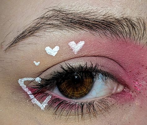 White Eyeshadow, White Liner, Swag Makeup, White Liners, Pink Eyeshadow, Heart Eyes, White Heart, Eyeliner, Eye Makeup