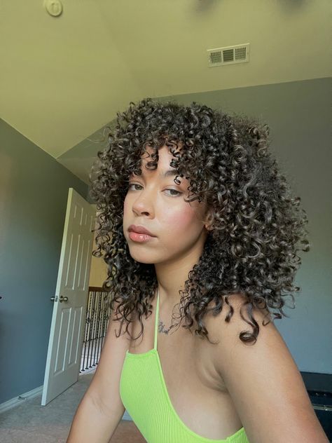 Lion Curly Haircut, Curly Hair Shag Haircut, Lion Haircut, Curly Hair Bangs Hairstyles, Bangs Natural Hair, Cut Curly Hair, Curly Hair Ideas, Curly Haircut, Curly Bangs