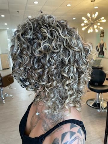 Grey Blending Highlights Curly Hair, Ashy Blonde Curly Hair, Curly Ash Blonde Hair, Spiral Curly Hair, Curly Silver Hair, Blonde Highlights Curly Hair, Blonde Curly Bob, Ashy Blonde Hair, Short Brunette Hair