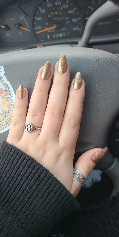 Gold Nails Shimmer, Gold Sparkle Gel Nails, Shimmery Gel Nails, Gold Sparkling Nails, Golden Gel Nails, Gold Sparkle Almond Nails, Sparkling Gold Nails, Sparkle Gold Nails, Shimmery Gold Nails