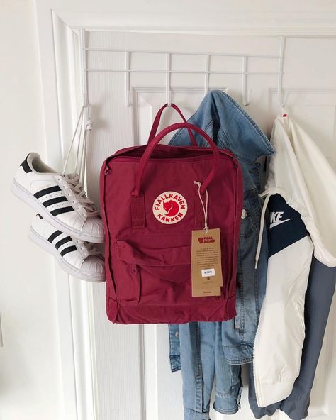 Kanken Ox Blood Mochila Fjallraven Kanken, Mochila Jansport, Fjällräven Kånken, Backpack Outfit, Daypack Backpack, Unisex Backpack, Cute Backpacks, Backpack Sport, Travel School