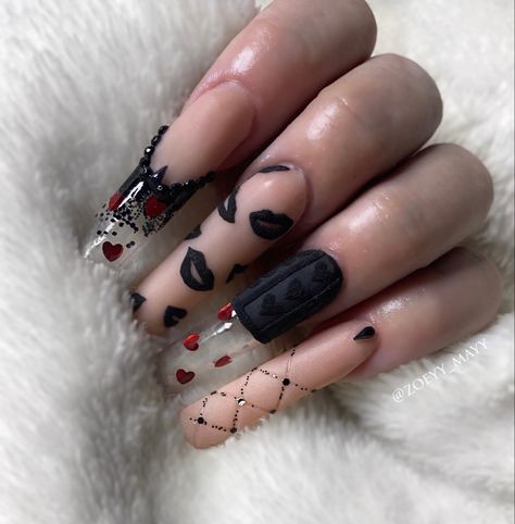 Goth Valentines Nails Acrylic, Gothic Valentines Day Nails, Black Anti Valentines Day Nails, Goth Valentines Day Outfit, Anti Valentines Nails, Nail Designs Goth, Goth Valentines Nails, Anti Valentines Day Nails, Alternative Chic