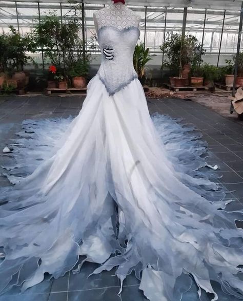 𝓐𝓻𝓼𝓮𝓷𝓲𝓬 𝓘𝓷 𝓢𝓱𝓮𝓵𝓵 on Twitter: "Corpse Bride Wedding Dress by Celia Cosplay.… " Corpse Bride Wedding Aesthetic, Corpse Bride Live Action, Corpse Bride Quinceanera, Emily Corpse Bride Aesthetic, Corpse Bride Wedding Dress, Corpse Bride Aesthetic, Corpse Bride Dress, Corpse Bride Wedding, Halloween Bride Costumes