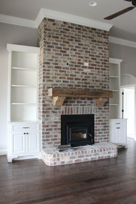 White Wash Brick Fireplace, Fireplace Brick, White Brick Fireplace, Brick Fireplace Makeover, White Wash Brick, Fireplace Built Ins, Farmhouse Fireplace, Fireplace Remodel, Home Fireplace