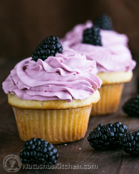 Greek Yogurt Cupcakes with Blackberry Frosting Blackberry Frosting Recipe, Greek Yogurt Cupcakes, Blackberry Frosting, Yogurt Cupcakes, Greek Yogurt Dessert, Eat Greek, Yogurt Dessert, Torte Cupcake, Yummy Cupcakes