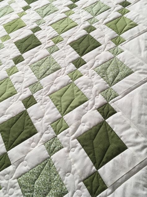 Cream And White Quilts, Grey And White Quilts Ideas, Green And White Quilt, Chandelier Quilt Pattern, Sage Green Quilt, Chandelier Quilts, Chandelier Quilt, Monochromatic Quilt, Pattern Batik