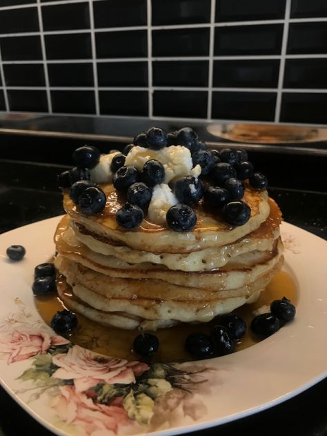 Blueberry Pancake Aesthetic, Gluten Free Aesthetic Food, Blueberry Pancakes Aesthetic, Gluten Free Aesthetic, Gilmore Girls Food, Layla Aesthetic, Breakfast Gluten Free, Pancake Breakfast, Hotel Breakfast