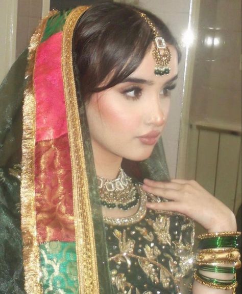 Afghan Makeup, Pakistani Bridal Hairstyles, Pakistan Dress, Desi Wedding Dresses, Nikkah Dress, Velvet Dress Designs, Circle Mehndi Designs, Desi Fashion Casual, Arab Beauty