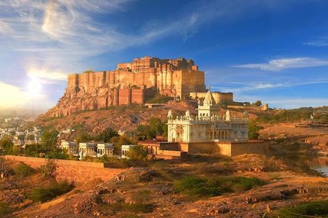 Mehrangarh Fort, Jodhpur - History, Things to Do, Entry Fees, Visit Timings Jodhpur Fort, Mehrangarh Fort Jodhpur, Chittorgarh Fort, Rajasthan Art, North India Tour, Mehrangarh Fort, Rajasthan Tour, Mount Abu, India Holidays