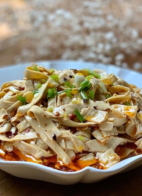 Cold Asian Dishes, Dried Tofu Skin Recipe, Tofu Recipes Chinese, Tofu Skin Recipes, Chinese Tofu Recipes, Recipes Using Tofu, Cold Tofu, Shredded Tofu, Vegan Proteins