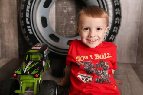 Rolling into 3 Monster truck photos Monster Truck Birthday Pictures, Monster Jam Photo Shoot, Monster Truck Photo Shoot, Bday Pics, Truck Photo, Truck Photos, Truck Birthday, Monster Truck Birthday, The 3 Kings