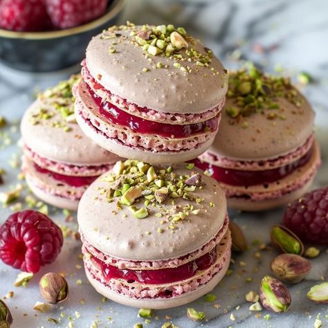 Optimal Recipes Optimal Recipes, Macaroon Filling, Raspberry Pistachio, Fun Beauty Products, Cake Raspberry, Macaron Cake, Pastry School, Fairy Cakes, Egg Whites