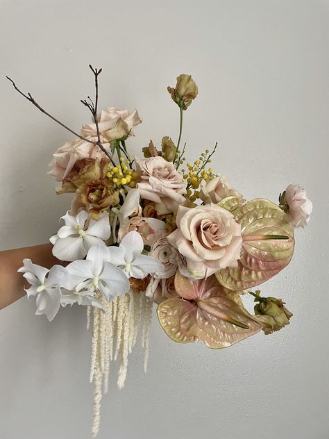 Flowers by @iviefloralco Earthy and textural is where it's at Earthy Flower Bouquet, Beige Bouquet, Wedding Portfolio, Floral Arrangement, Earthy Tones, Flowers Bouquet, Floral Arrangements, Bouquets, Flower Arrangements