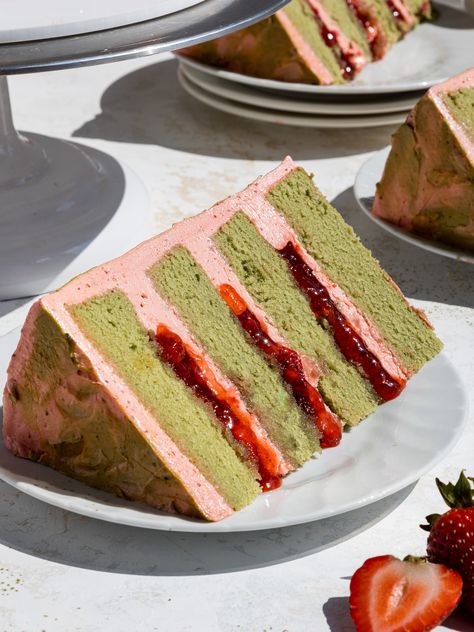 Strawberry Matcha Cake, Matcha Cake Recipe, Strawberry Buttercream Frosting, Matcha Lover, Strawberry Matcha, Sweet Bakes, Matcha Dessert, Matcha Cake, Strawberry Buttercream