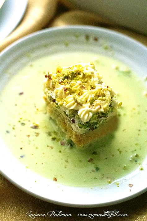 Pistachio Milk Cake, Sizzling Brownie, Milk Cakes, Bowl Of Pho, Pistachio Cake Recipe, Mango Curd, Pistachio Milk, Pistachio Recipes, Eid Food