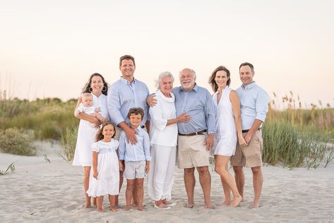 Family Beach Photoshoot Color Schemes, Beach Family Photos Older Siblings, Beach Extended Family Photos Outfits, Beach Picture Color Scheme Family, Beach Photo Color Scheme, Extended Family Beach Photos, Large Family Beach Photos, Beach Family Pictures Outfits, Family Beach Pictures Outfits Color Schemes