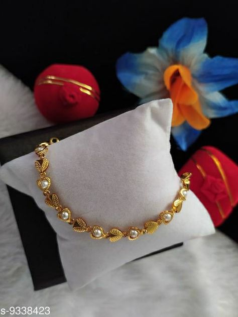 Gold Bracelet Simple, Bridal Necklace Designs, Latest Bracelets, Gold Jewelry Stores, Antique Jewelry Indian, Gold Bride Jewelry, Indian Jewelry Sets, Beads Bracelet Design, Gold Jewelry Earrings