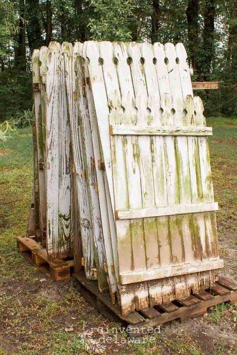 Reclaim Picket Fence Sections - Reinvented Delaware Picket Fence Panel Decor, Uses For Old Fence Pickets, Pickets Ideas Projects, Picket Fence Ideas Crafts, Picket Fence Ideas, Fence Panels Ideas Decor, Garden Gate Decor, Fence Post Crafts, Picket Fence Decor