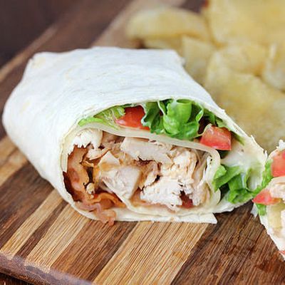 Rotisserie Chicken Club Wrap [remember this with blue cheese, celery, and buffalo sauce] Chicken Club Wrap, Club Sandwich Ingredients, Club Wrap, Chicken Bacon Ranch Wrap, Chicken Club, Easy Dinner Recipes Crockpot, Wrap Recipe, Rotisserie Chicken Recipes, Chicken Bacon Ranch