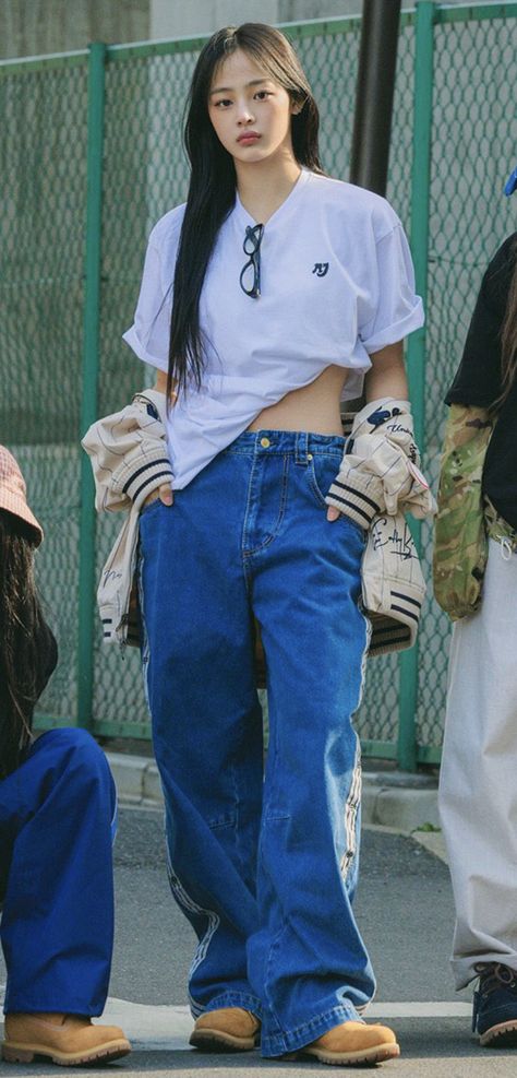 Kpop Newjeans Outfits, Minji Newjeans Fashion, New Jeans Minji Outfits, Newjeans Outfits Inspired, New Jeans Outfit Kpop, Newjeans Outfits, Dnd Outfits, Minji Kim, New Jeans Style