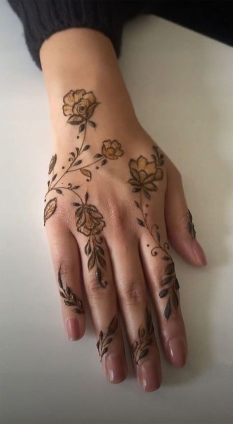 59 Timeless Pattern and Artistry Henna Designs : Simple Floral Henna 1 - Fab Mood | Wedding Colours, Wedding Themes, Wedding colour palettes Henna Tattoo Design, Henna Flower Designs, Henne Tattoo, Simple Mehandi, Cute Henna Designs, Unique Henna, Cute Henna Tattoos, Henna Style Tattoos, Henna Inspired Tattoos