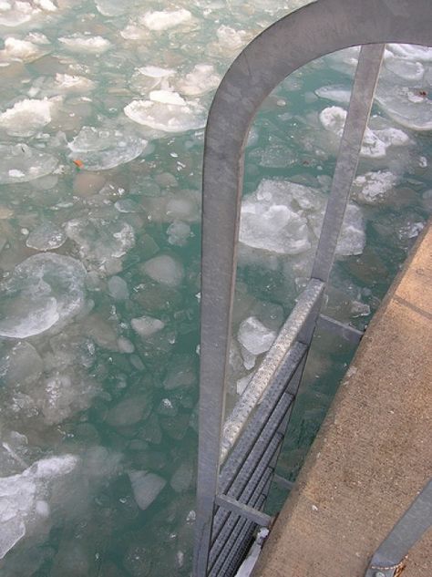 Does an ice bath look tempting? Ice Bath Aesthetic, Hydro Therapy, Cold Exposure, Ice Swimming, Swimming For Beginners, Summer Workouts, Ocean Salt, Bath Aesthetic, Health Literacy