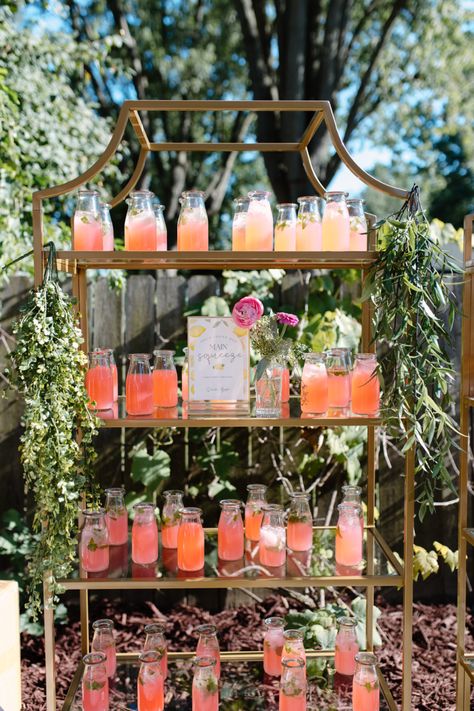 Drinks At Wedding, Lemonade With Mint, Lemonade Wedding, Drink Shelf, Gold Shelf, Bridal Shower Pink, Backyard Bridal Showers, Drink Display, Gold Shelves