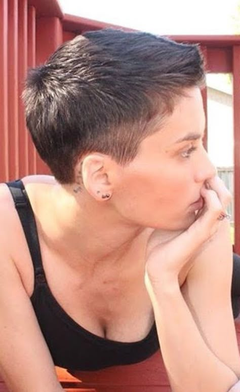 Pixie Shaved Back, Feminine Fade Haircut, Buzz Pixie Haircut, Very Short Hair Styles For Women, Barbers Cut For Women, Really Short Pixie Haircut, Short Enby Hair, Colored Buzzcut, Long Buzzcut Women