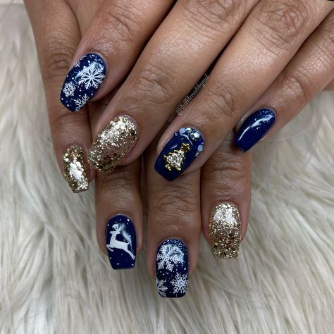 Gorgeous navy blue gel polish with gold glitter gel. Snowflakes, reindeer and Swarovski crystal tree Tan Christmas Nails, Blue And Gold Christmas Nails, White Xmas Nails, Christmas Snowflake Nails, American Flag Wallpaper Iphone, Snowflakes Nails, Blue Gel Polish, Christmas Snowflakes Nails, American Flag Wallpaper