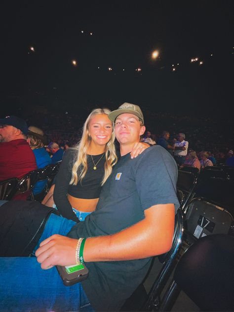 Boy Country Concert Outfit, Concert Poses With Boyfriend, Guy Country Concert Outfit, Concert Pictures With Boyfriend, Couple Poses Concert, Country Concert With Boyfriend, Couple Country Concert Outfit, Country Concert Picture Ideas Boyfriend, Couples Concert Outfits