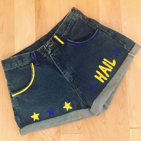 Hand painted items - see instagram if interested in purchase! denimbydesignn #DIY #umich #universityofmichigan #michigan #maize #blue #harbaugh #shorts #cutoffs #painted #denim #jean #jeanjacket #jeanshorts #jacket #shorts Senior Shorts Painted, College Jean Jacket Diy, Senior Jean Shorts Painted, Revamp Life, Painted Jeans School Spirit College, Painted Game Day Jeans, Senior Shorts, Msu Outfit, Game Day Jean Jacket