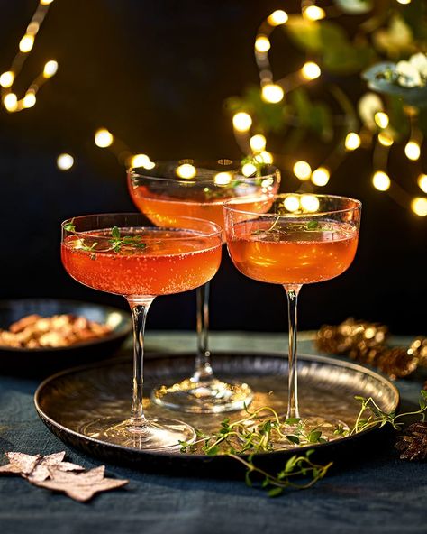 Christmas Campari fizz | delicious. magazine Fruity Summer Drinks, Christmas Cocktail Recipes, New Years Eve Menu, Sparkling Wine Cocktails, Cocktails Summer, Sparkling Christmas, Dinner Party Menu, Christmas Cocktail, Delicious Magazine