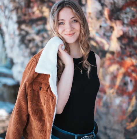 High school senior model is posed smiling at the camera and holding her jacket over her shoulder.   #Seniorphotos #seniorphotoshootideas #seniorpictures #HighschoolSeniorPhotoshootIdeas #Photoshootposes #northidahophotographer #simplyartphotography Holding Jacket Pose, Holding Jacket Over Shoulder Pose, Jacket Over Shoulder Pose, Shoulder Pose, Model Photo Shoot, Sandpoint Idaho, North Idaho, Senior Photoshoot, High School Senior