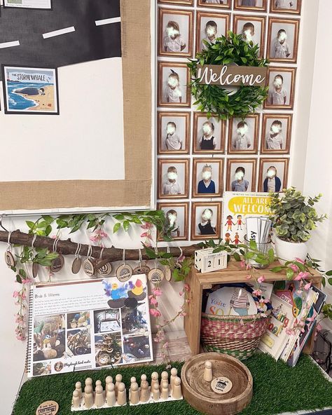 Reggio Kindergarten Classroom, Reggio Emilia Classroom Preschool, Self Registration Eyfs Ideas, Squirrel Scouts, Daycare Classroom Setup, Nature Based Classroom, Kindergarten Entrance, Year 1 Classroom, Self Registration