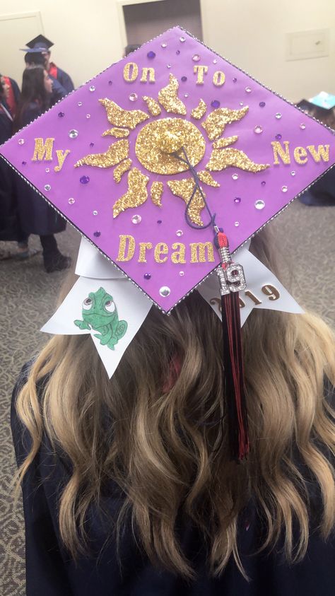 Graduation Cap Designs Rapunzel, Tangled Graduation Cap Ideas, Tangled Grad Cap, Rapunzel Grad Cap, Tangled Graduation Cap, Graduation Cap Decoration Nursing, Bisexual Wallpaper Iphone Aesthetic, Senior Year Diy, Grad Cap Ideas