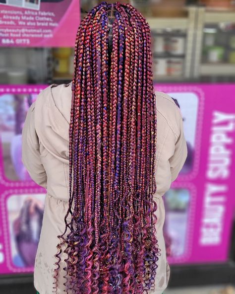 Box braids with tinsel ✨️✨️✨️ #boxbraids #goddessbraids #yegbraidslover #yeglocal #singlebraids #hair #braids #yeg #yegbraids #yegbusiness #yeglocal #sherwoodpark #queenmercyhair #edmonton #braids #ghanaweaving #feedinbraids #ghanaweaving #flipoverbraids #trendingbraids Box Braids With Tinsel, Tinsel Box Braids, Braids With Tinsel, Raindrop Braids, Ghana Weaving, Single Braids, Hair Braids, Goddess Braids, Different Hairstyles