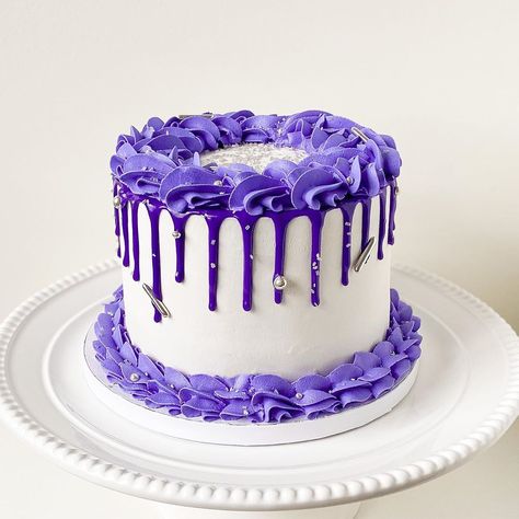 @LittleCrocusCakery on Instagram: I’m loving this little bedazzled purple number today 💜💜💜 Purple drip cake with silver sprinkles! Simple Purple Cake Designs, Purple Layer Cake, Purple Drip Cake, Purple Glitter Cake Birthday, Pink And Purple Drip Cake, Purple Cake With Sprinkles, Purple Birthday Cake, Silver Sprinkles, Purple Cakes Birthday