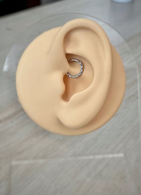 "This daith piercing is made of high quality surgical steel in a beautiful chevron design. Also can be used as tragus, cartilage or other piercing hoop. Great minimalist design. Available in gold and silver colors. Piercing \"clicks\" into place. Super dainty minimalist look - drop jaws with this body jewelry! ♥ Listing is for a single item ♥ **PACKAGE INSURANCE: Please either upgrade to priority express shipping at checkout if you would like to insure your package OR you can also purchase insurance separately Insurance up to $100 for $1.50 here:  https://www.etsy.com/listing/1296961518 Insurance up to $200 for $2.00 here: https://www.etsy.com/listing/1310991679  ♥ 316L Surgical Steel ♥ 16G, 6mm, 8mm, 10mm Inner Diameter Options ♥ Every purchase comes with an Elara gift box For sanitary pu Gold Daith Jewelry, Daith Hoop, Hoop Piercing, Daith Rings, Daith Jewelry, Daith Piercing Jewelry, Belly Button Jewelry, Daith Earrings, Ear Style