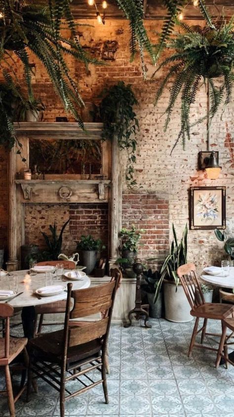 Italian Restaurant Decor, Restaurant Design Inspiration, Pub Interior, Italian Cafe, Coffee Shop Interior Design, Cozy Coffee Shop, Rustic Restaurant, Bar Vintage, Italian Interior Design