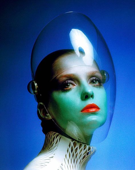 Art Pierre, Photographie Portrait Inspiration, Space Girl, Lampe Decoration, Vogue Uk, Futuristic Fashion, Theme Halloween, Foto Art, Retro Futuristic